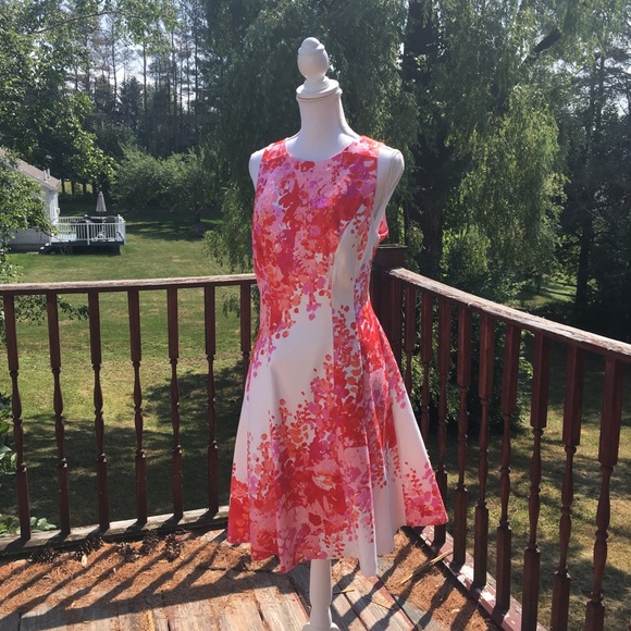 Maggy London Dresses & Skirts - EUC MAGGY LONDON Floral Print Midi Dress
